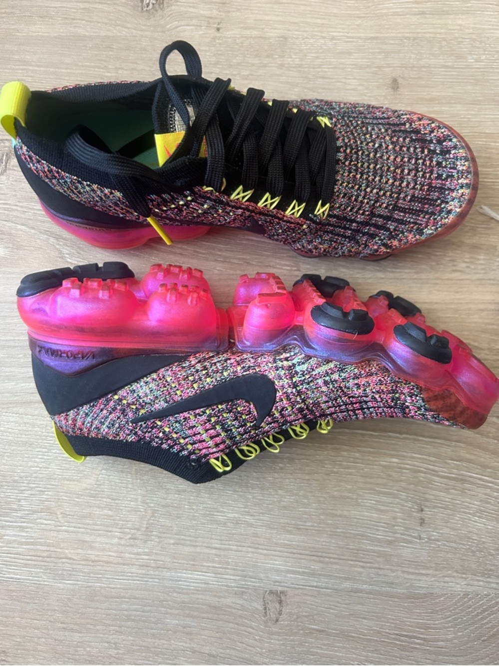 Women’s Multi-Color Nike Vapormax Knit Lace-Up Sneakers (missing 1 shoelace) - Picture 2 of 5